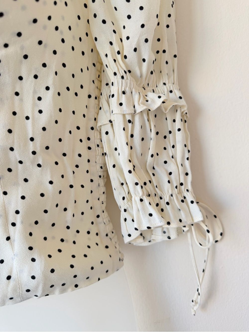 REFORMATION Nina Blouse Polka Dot Puff Sleeve Womens Top Size 4 Ivory Black - Picture 5 of 10